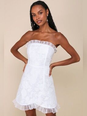 NWT Lulus Strapless White Floral Lace Mini Dress with Ruffle Trim Medium